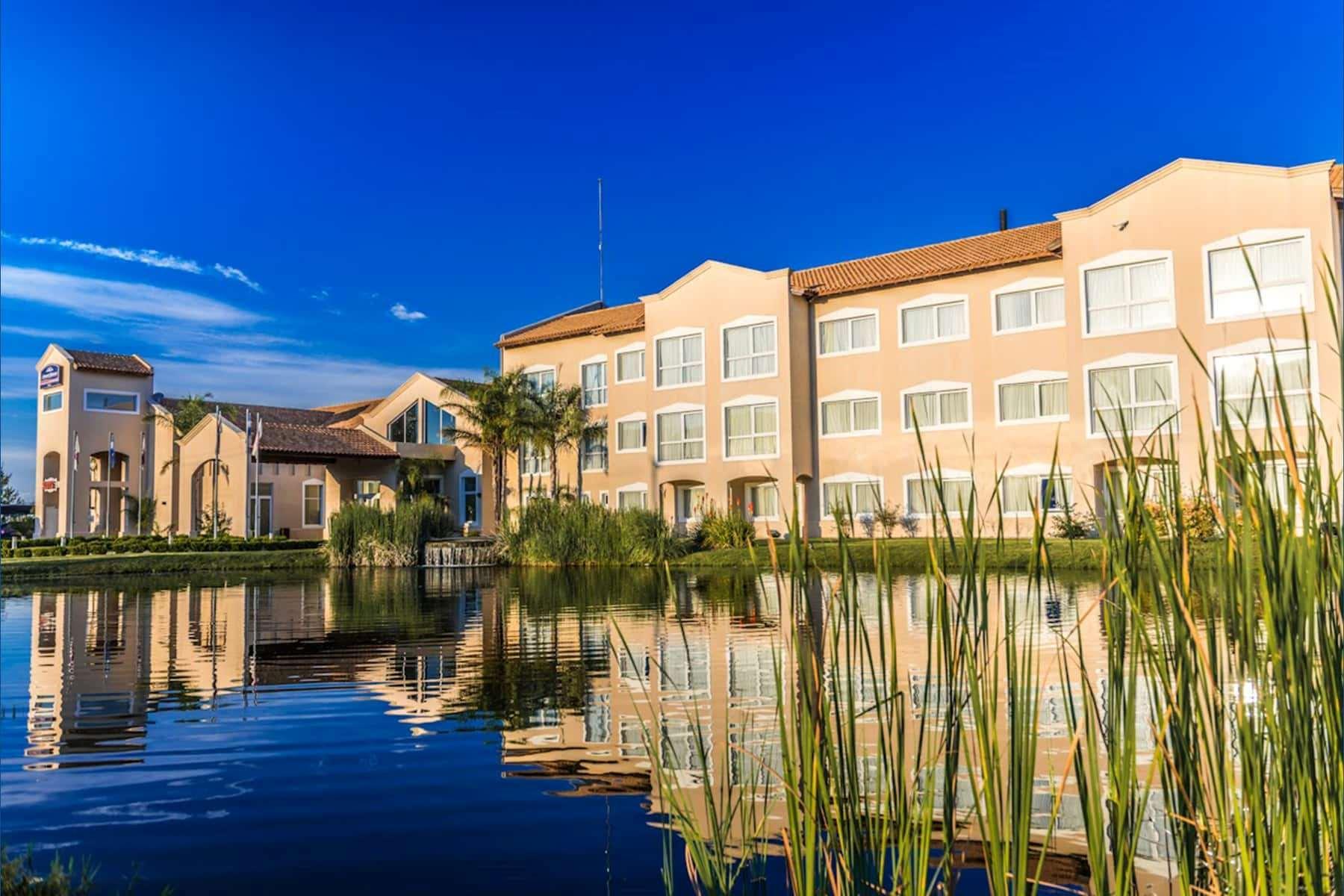 Howard Johnson Resort Spa & Convention Center Villa de Merlo Luaran gambar