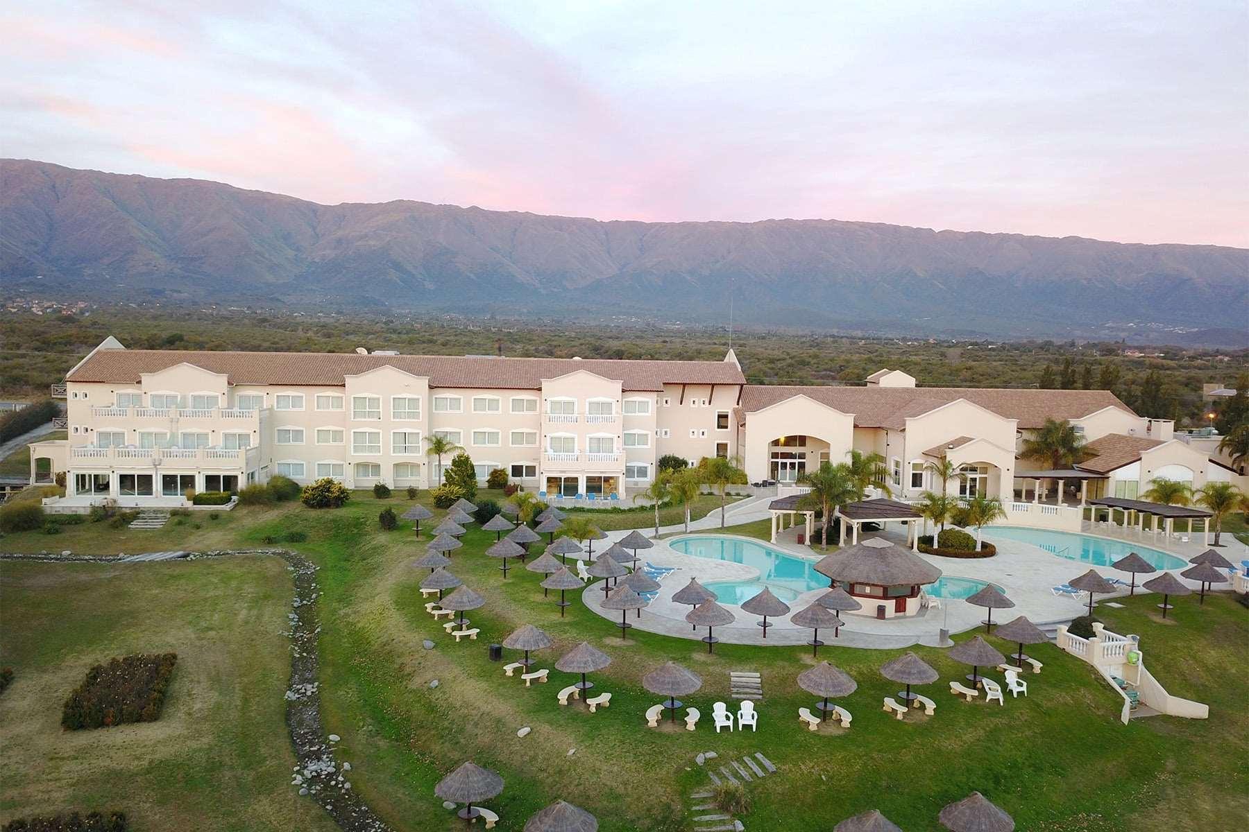 Howard Johnson Resort Spa & Convention Center Villa de Merlo Luaran gambar