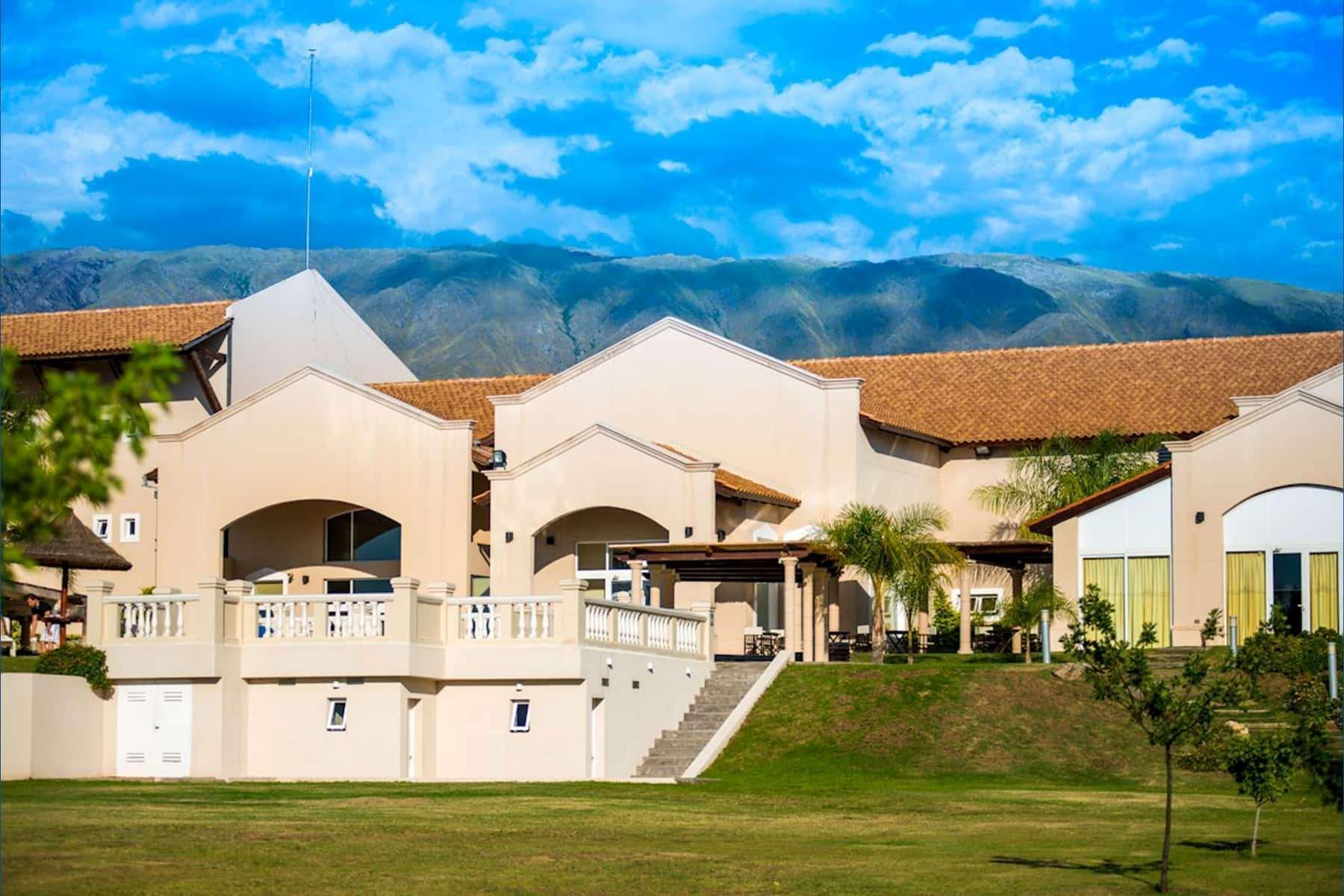 Howard Johnson Resort Spa & Convention Center Villa de Merlo Luaran gambar