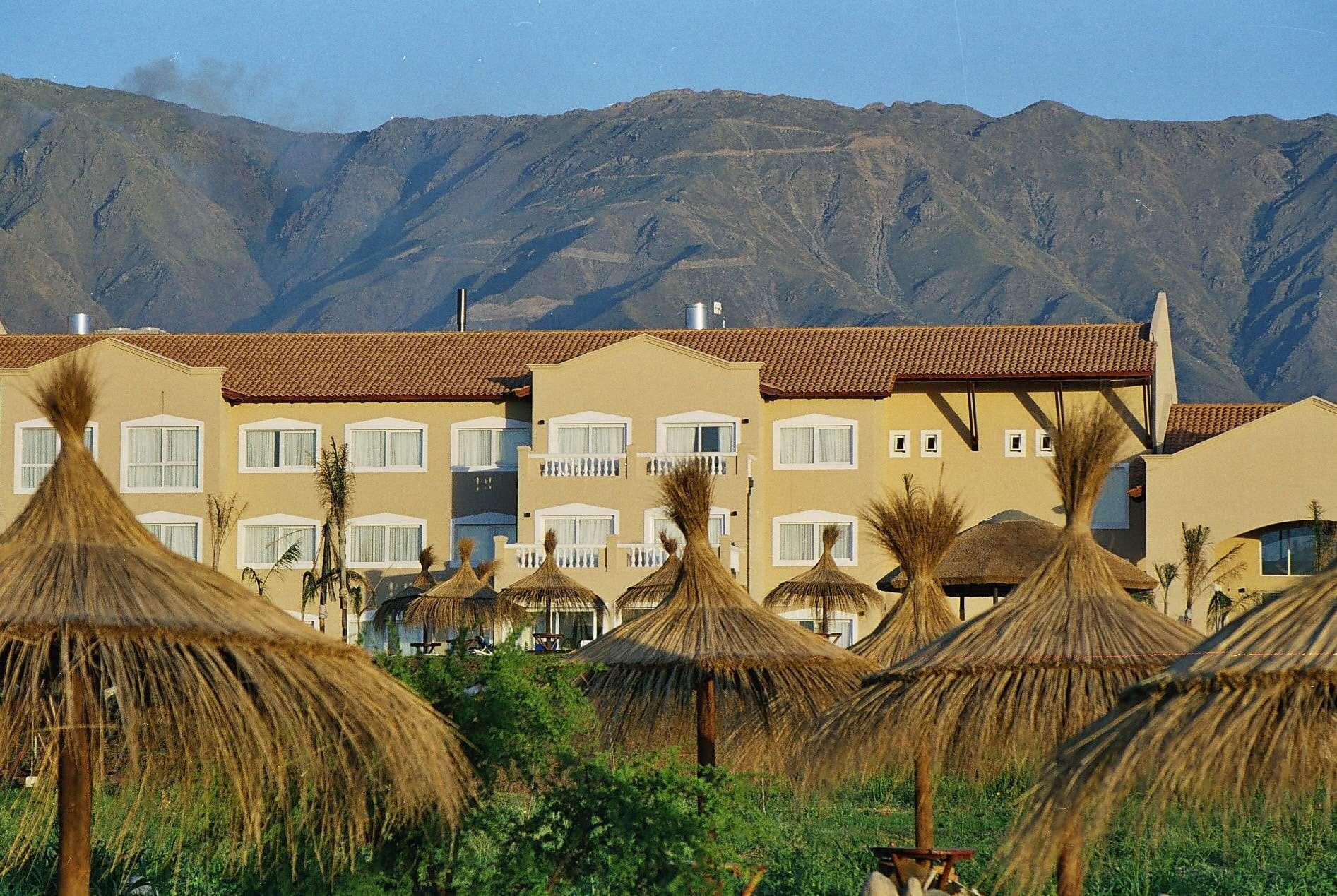 Howard Johnson Resort Spa & Convention Center Villa de Merlo Luaran gambar