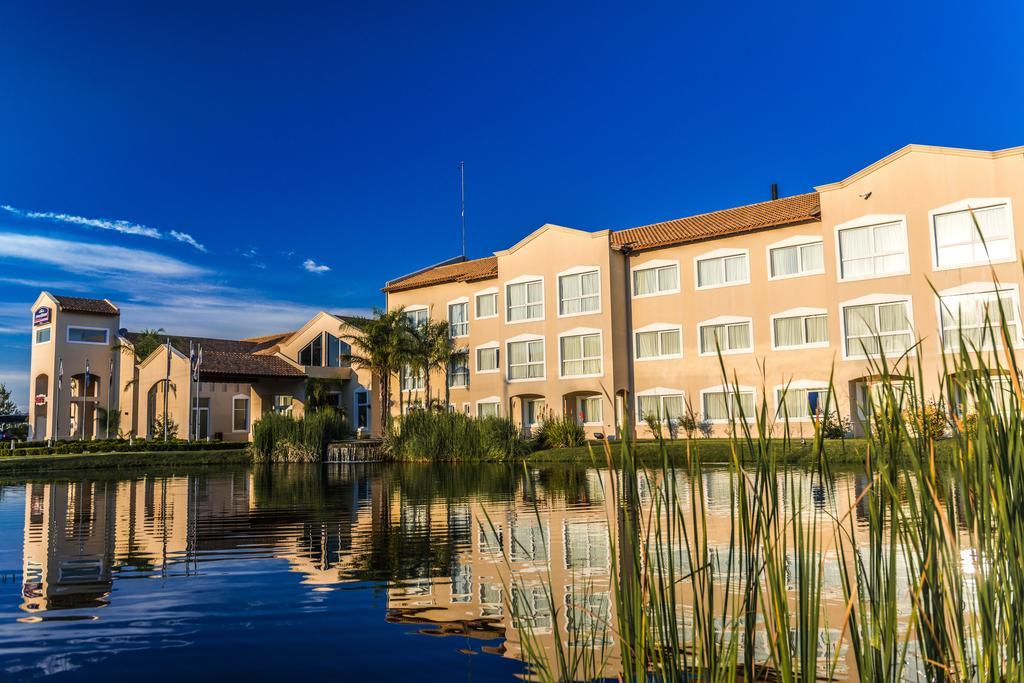 Howard Johnson Resort Spa & Convention Center Villa de Merlo Luaran gambar
