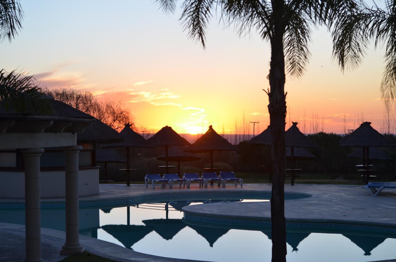 Howard Johnson Resort Spa & Convention Center Villa de Merlo Luaran gambar