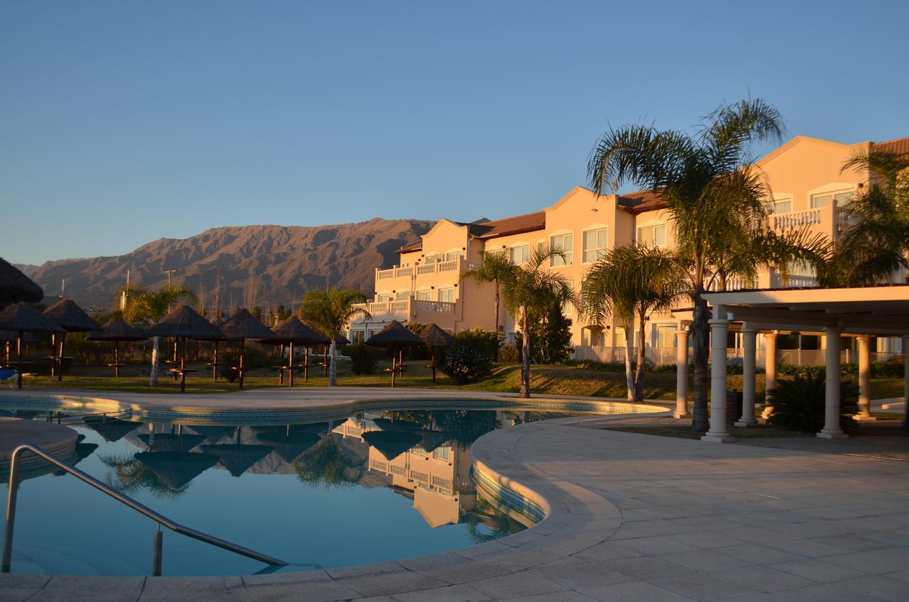 Howard Johnson Resort Spa & Convention Center Villa de Merlo Luaran gambar