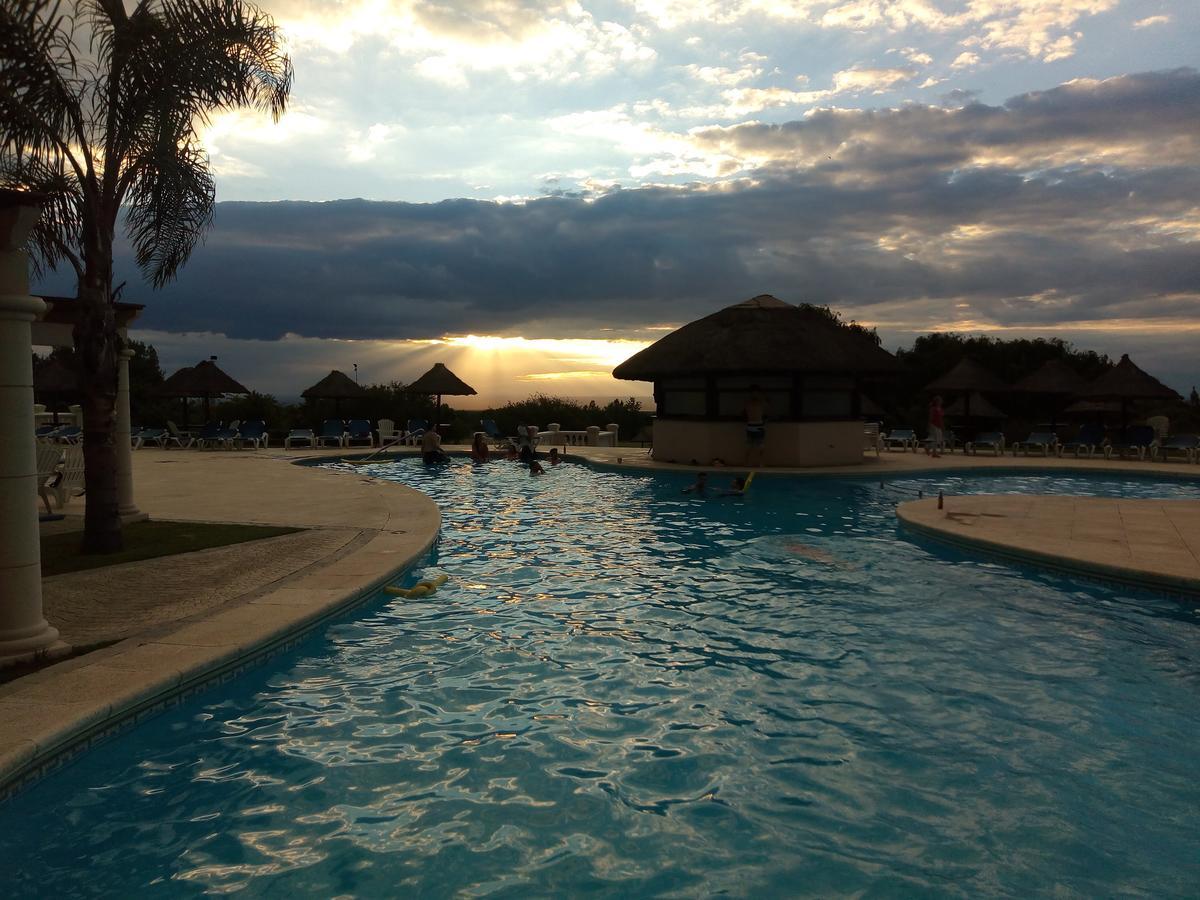 Howard Johnson Resort Spa & Convention Center Villa de Merlo Luaran gambar